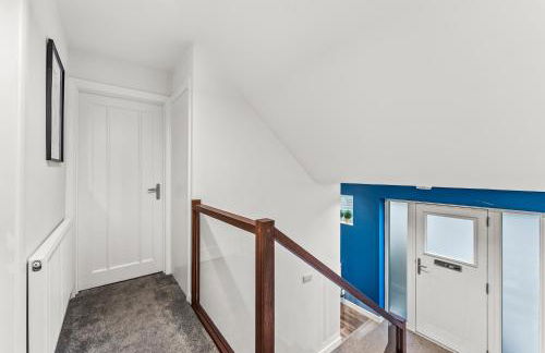 Elegant Retreat in Cheltenham - Garden & Parking Included - Foto 40