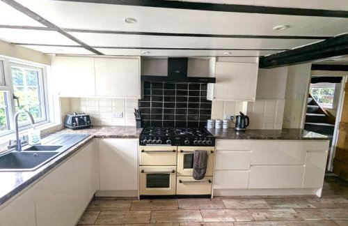 Beautiful Thatched Cottage with Outdoor Pool, Secure Garden, Dog & Family Friendly! Chichester Holiday Properties - Foto 15