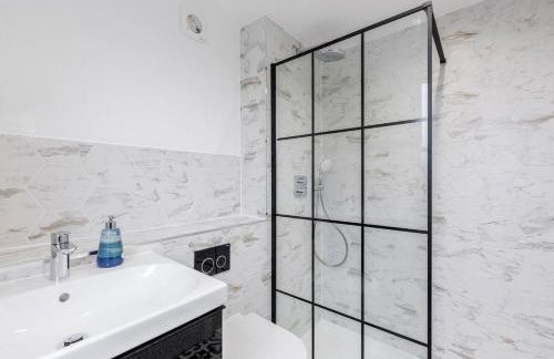 2Bed 2Bath Apartment in Liverpool Street, Steps to Brick Lane, Spitalfields & Shoreditch - Foto 10