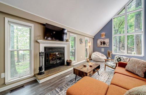 Modern Cabin w/Hot Tub & Fire Pit! - Foto 8