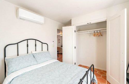 Cute & Cozy 2BR 1BA Adobe w Firepit Near UA & UMC - Foto 21