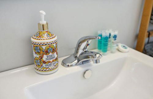 East Nashville Sweetie Near to Downtown 2 Bed 2 Bath with Fenced Yard 30 or more Days by SkyRun Nashville - Foto 2