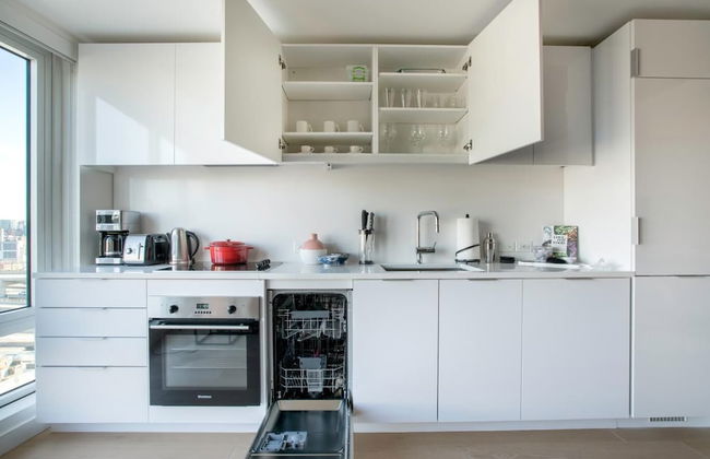 Luxurious Studio in the Seaport District - Photo 8