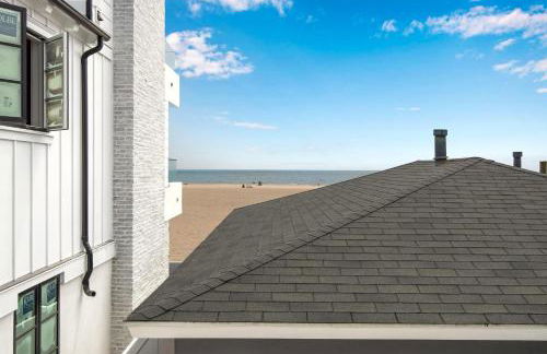 Oceanfront Back Home with View of the Sea - Photo 13