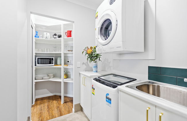 Comfortable 3-Bedroom Home Near City - Foto 10