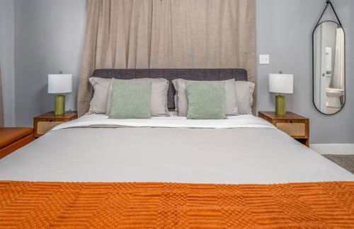 Prime Walnut Hills, 5min to UC, Lux King Beds, Sleep 6ppl, Smart TVs - Foto 11