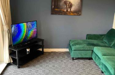 Peaceful 3 BR Flat with A View Near Hospitals-Free Parking - Foto 11