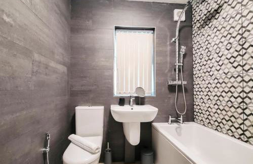 Spacious 3 Bedroom Home - Near Nec, Birmingham Airport & Solihull - Foto 26