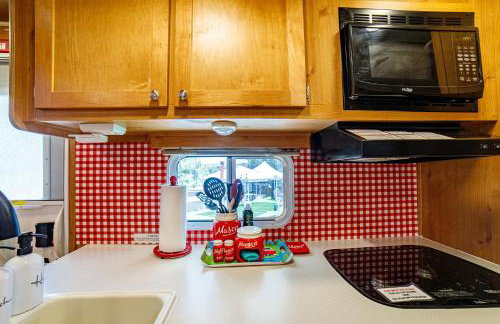 Darling Daisy Retro RV Adventure - Foto 9