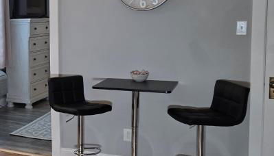 Relaxing Downtown 1 Bed, Dog Friendly Apartment with Deck, Dog Exercise Area - Foto 4