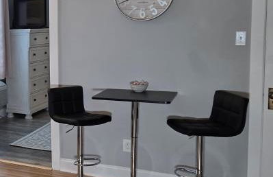 Relaxing Downtown 1 Bed, Dog Friendly Apartment with Deck, Dog Exercise Area - Foto 4