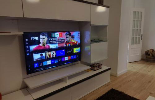 Ático espacioso en zona céntrica - Foto 4