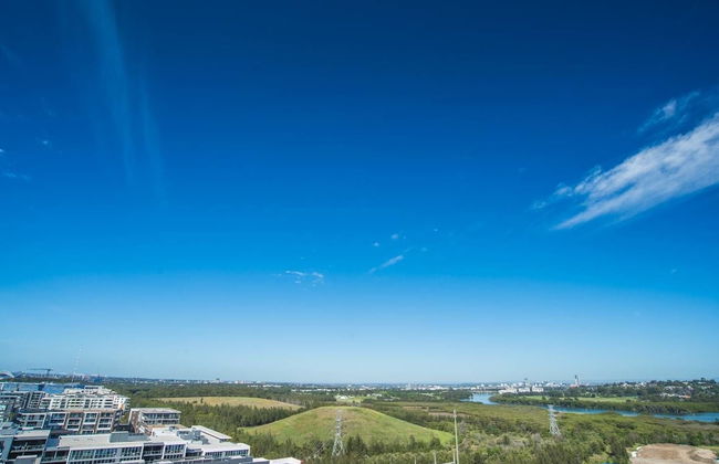 Minimalism Modern Apartment With Water View - Photo 18