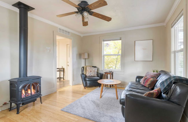 Riverfront Bend by Avantstay Private Dock, Large Yard w/ Views, Hot Tub - Foto 7