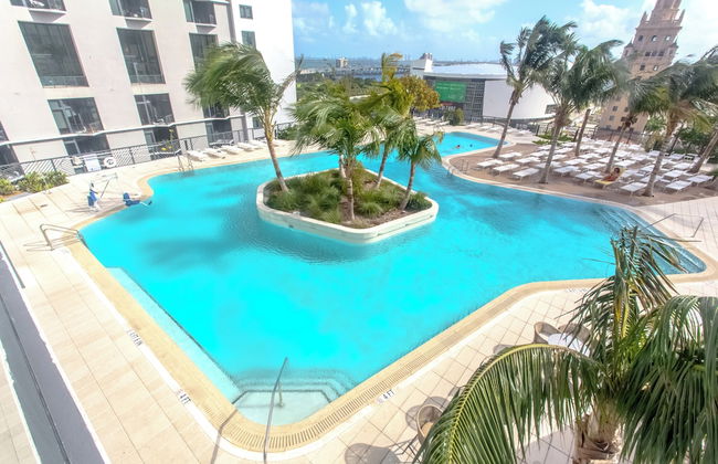 Luxurious Downtown Escape - Photo 53