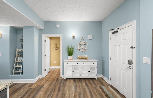 Beautiful Condo with Spacious Balcony to Enjoy Fascinating Ocean View - Unit 1002 by RedAwning - Foto 31