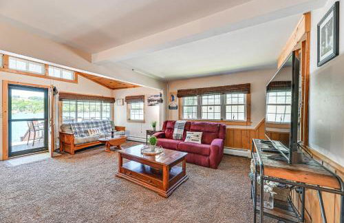 Cottage on Lamoka Lake with Deck, Grill and 3 Kayaks - Foto 4