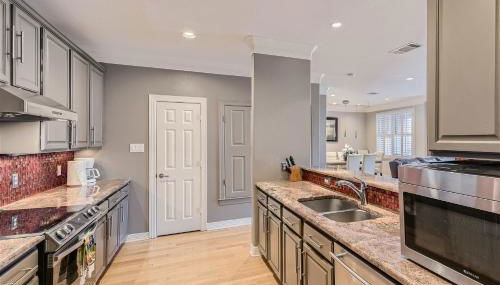 Experience Austin + 3 BR + 5 mins to Downtown! - Foto 4, stove, dishwasher, minibar