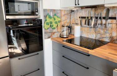 Navy Blue Apartment - Photo 5