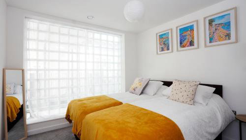 Stylish Seaside Stay - Spacious Ramsgate Apartment - New Build, Underfloor Heating, Perfect Location - Foto 2