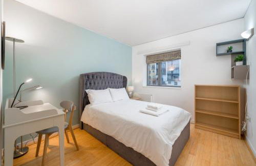 Lovely 3BD Flat, Parking, sleeps SIX close to O2 - Foto 15