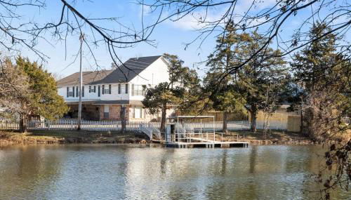 Spacious Lakefront View With Hot Tub and Pool NH - Foto 2