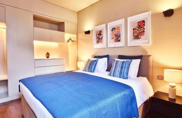 Gary01 Exclusive Top Floor 2BD by the Timeout Market - Photo 13