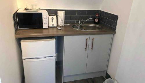 Newly refurbished studio, great location 8 studios - Photo 5, stove, toaster, minibar