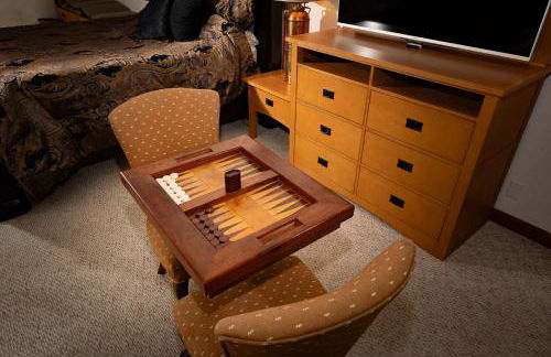 Private Two-Cabin Retreat Near Silverwood Theme Park - Sleeps 15 - Photo 54