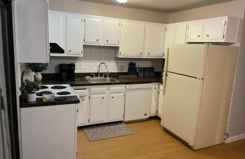 PSU 2br 2ba Townhome w Parking Near Campus and Stadium - Foto 26