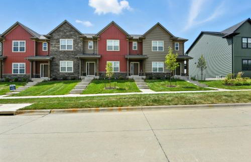 Modern Townhome Retreat in Prime Location townhouse - Photo 27