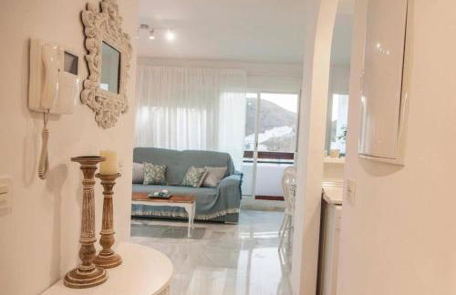 Coqueto Apartamento con vistas al mar y piscina - Photo 9