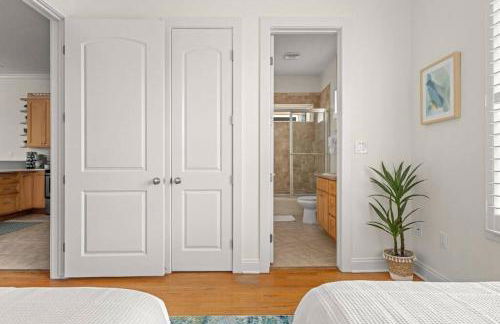 Modern Beach Haüs 4 min walk to beach w/ pool BBQ - Foto 6