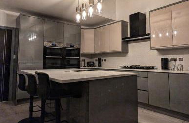 Beautiful 5 Bedroom Home Sleeps 12 people in Manchester - Foto 1