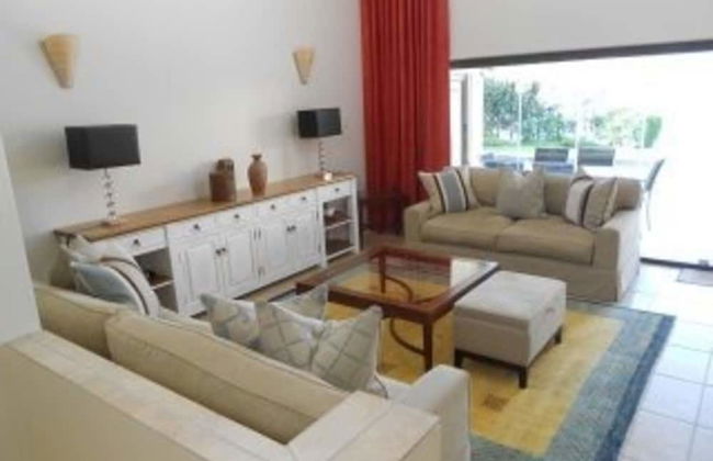 Stunning Cape Peninsula Holiday Villa With Pool - Photo 10