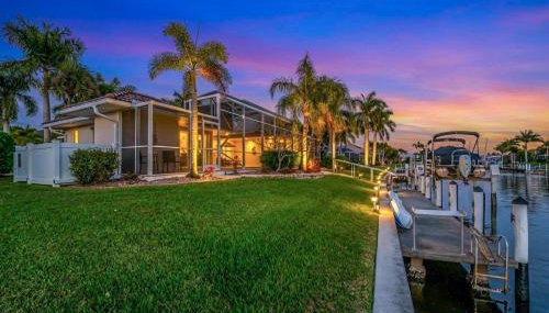 Villa Hibiscus-Waterfront-Free Heated Pool-Dock-Bikes-Other Amenities - Photo 5