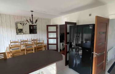 Spacious 4 bedroom house with large garden - Foto 2