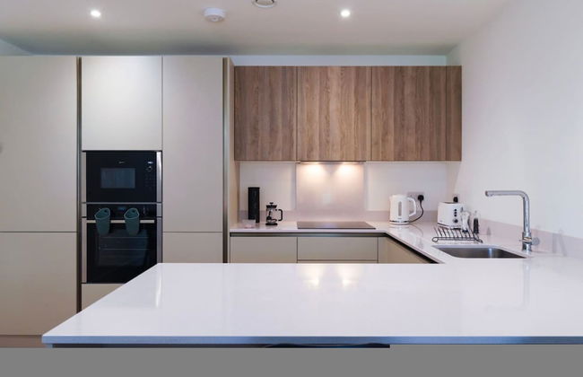 Luxury Manchester Apartment - Orange - Photo 9