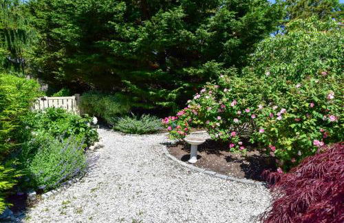 Beautiful backyard pool deeded beach rights - Foto 47