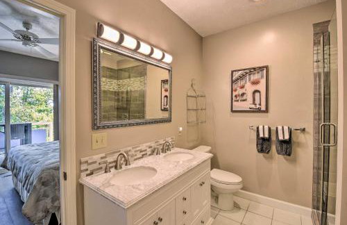 Resort-Style Condo with Balcony on Lake Keowee - Foto 15