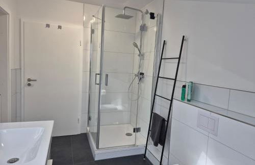 Ruhige 1-Zimmer Einliegerwohnung mit Küche und Bad in Großburgwedel - Photo 5