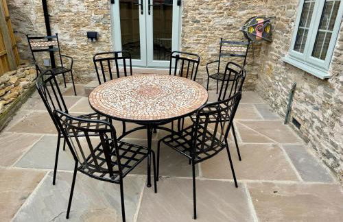 Flexible Accommodation - Newly renovated characterful cottage - Photo 3