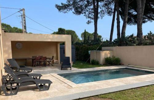 Beautiful Villa with pool! - Photo 16