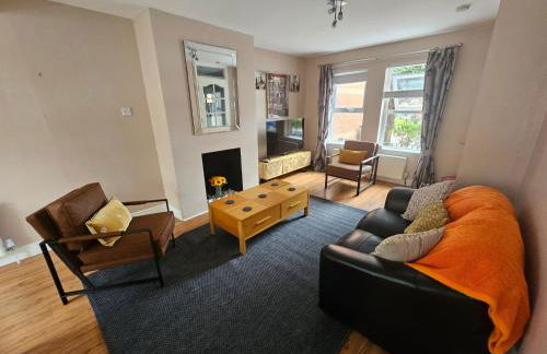Stylish home in trendy area close to city centre, with parking - Foto 1