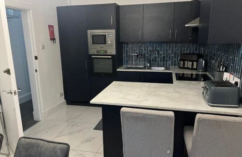 Albert House - Photo 3