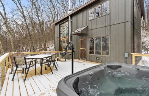 Cozy Mountain Retreat with Hot Tub & Fire Pit - Foto 6