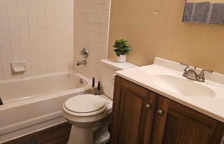 Cozy Four Bedroom Residence in Converse - Foto 16