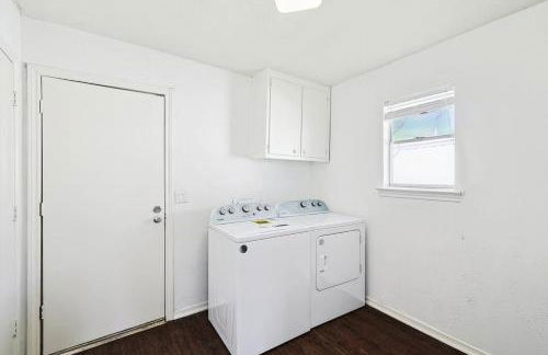 Spacious 4-BR Home Near Allen Outlets & Dining - Foto 26