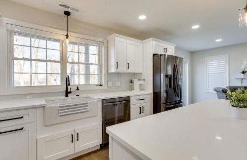 Renovated Family Home on Providence River! - Foto 11