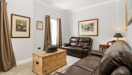 Courtyard Cottage - Photo 4